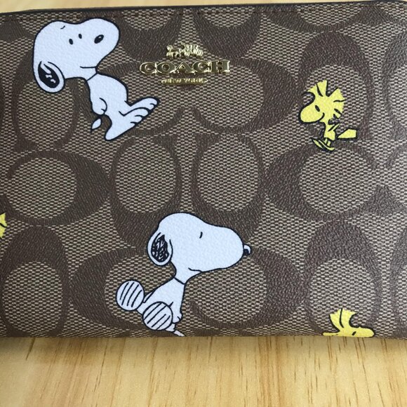 NEW Coach X Peanuts Corner Zip Wristlet Wallet With Snoopy & Woodstock Authentic - Picture 4 of 6